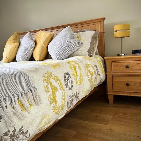 3-bedroom Bungalow, With Parking *