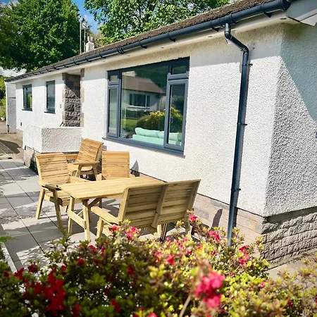 Dom wakacyjny 3-bedroom Bungalow, With Parking *