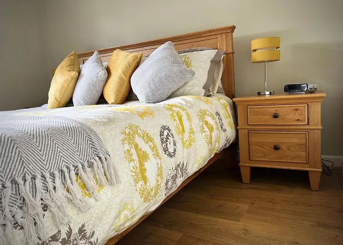 3-bedroom Bungalow, With Parking *