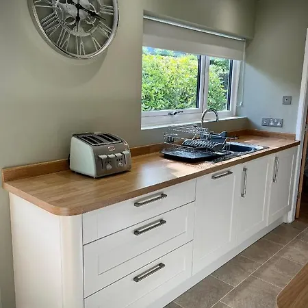 3-bedroom Bungalow, With Parking *