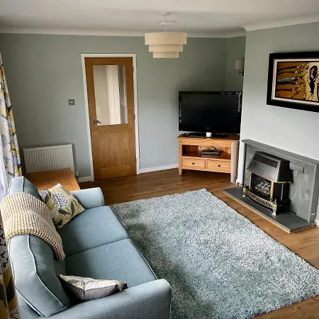 3-bedroom Bungalow, With Parking Сasa de vacaciones Ambleside